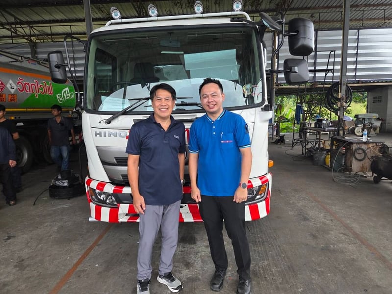 รถถังน้ำมัน 9,000 ลิตร พร้อมมิตเตอร์หัวจ่ายไกรสร 091-7838676 รถถังน้ำมัน 9,000 ลิตร พร้อมมิตเตอร์หัวจ่ายไกรสร 091-7838676