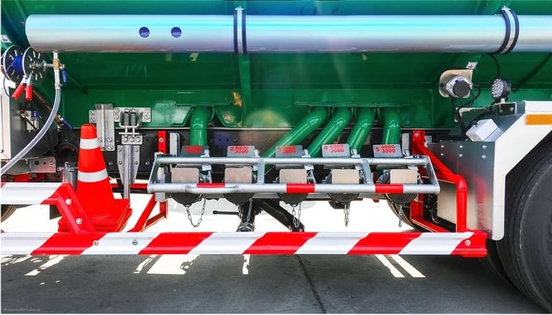 รถบรรทุกน้ำมันเชื้อเพลิงขนาด 18,000 ลิตร ฟรีดาวน์ ไกรสร 086-3516797 รถบรรทุกน้ำมันเชื้อเพลิงขนาด 18,000 ลิตร ฟรีดาวน์ ไกรสร 086-3516797