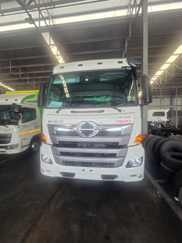 ฟรีดาวน์  0%  รถบรรทุกตู้แห้ง 10 บาน รับรถได้ทันที ไกรสร 086-3516797