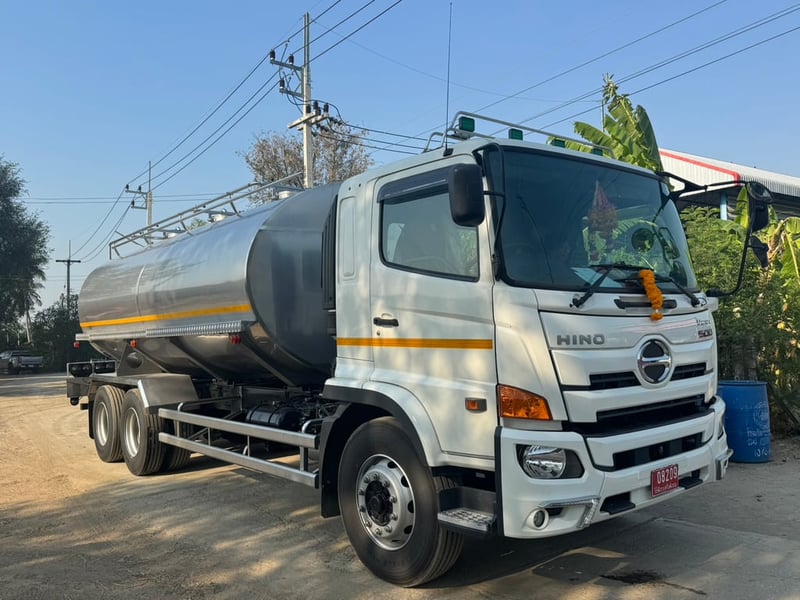 รถบรรทุกน้ำมันนมดิบ ขนาด  18,000 ลิตร ฟรีดาวน์  ไกรสร 086-3516797