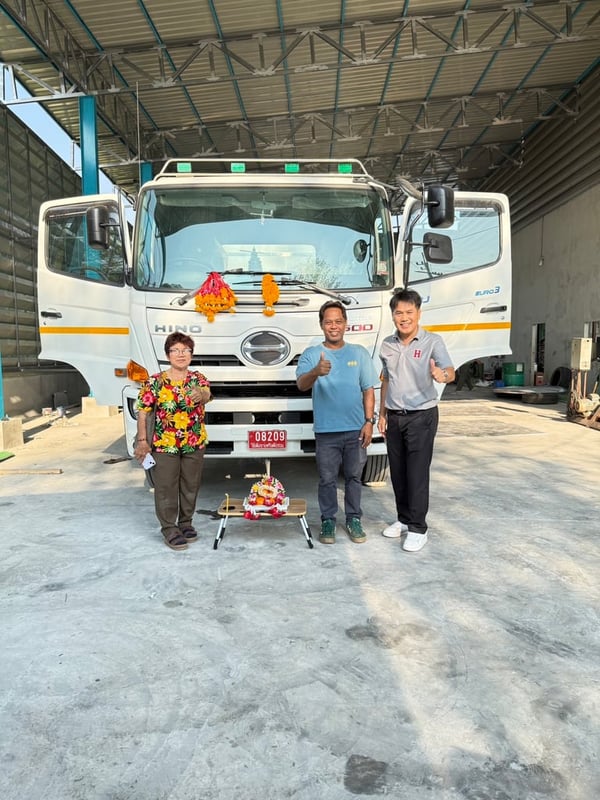 รถบรรทุกน้ำมันนมดิบ ขนาด  18,000 ลิตร ฟรีดาวน์  ไกรสร 086-3516797