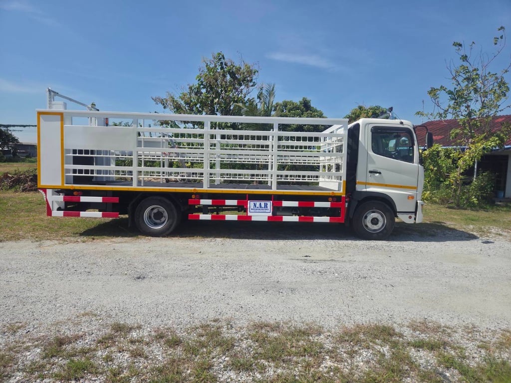 ขายด่วน รถบรรทุก ลิฟย์ท้าย ฟรีดาวน์ ไกรสร 091-7838676 , 086-3516797