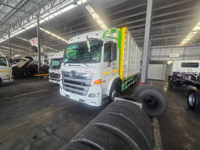 ฟรีดาวน์  0%  รถบรรทุกตู้แห้ง 10 บาน รับรถได้ทันที ไกรสร 086-3516797