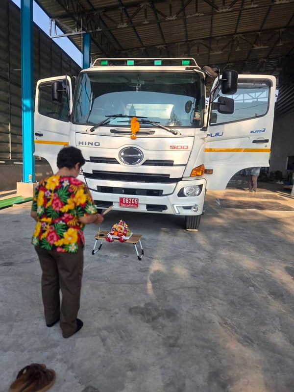 รถบรรทุกน้ำมันนมดิบ ขนาด  18,000 ลิตร ฟรีดาวน์  ไกรสร 086-3516797