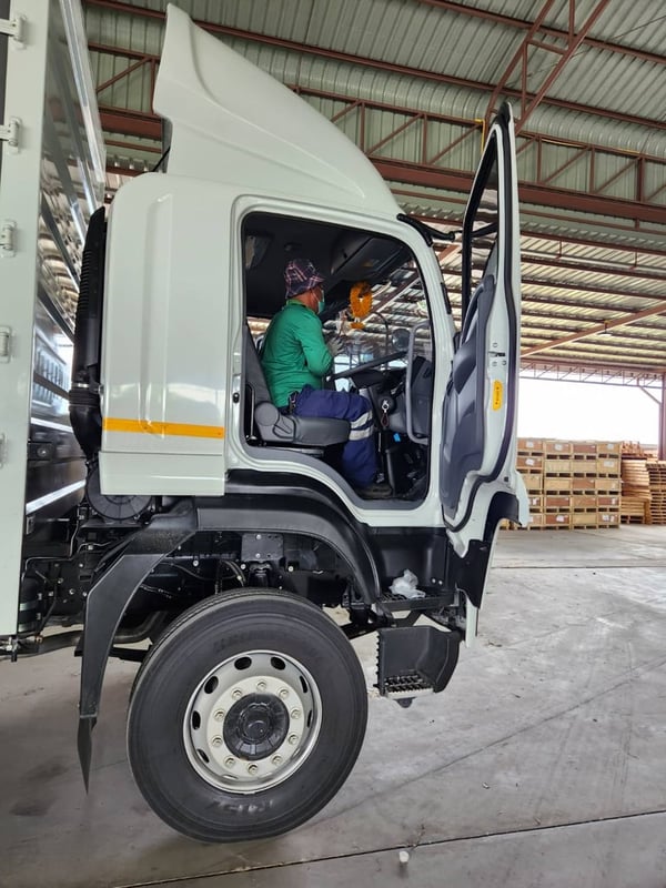 ดาวน์ 15,000 รถพร้อม ตู้ แห้ง 10 บาน ใช้งานได้ทันที ไกรสร 086-3516797 ดาวน์ 15,000 รถพร้อม ตู้ แห้ง 10 บาน ใช้งานได้ทันที ไกรสร 086-3516797