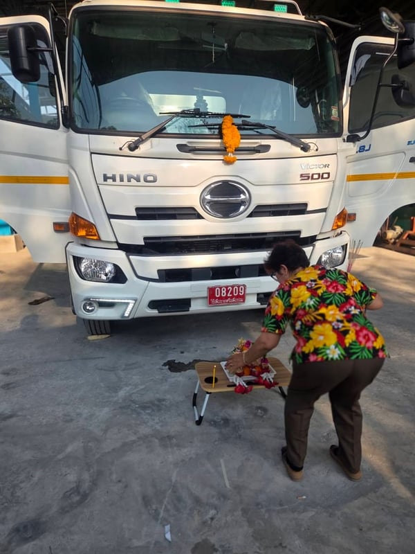 รถบรรทุกน้ำมันนมดิบ ขนาด  18,000 ลิตร ฟรีดาวน์  ไกรสร 086-3516797