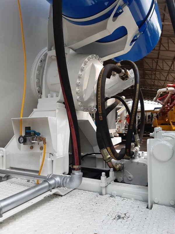 ขายดาวน์ 79,000 รถโม่ปูน  ขนาด 6 คิว ขายด่วน ไกรสร 086-3516797