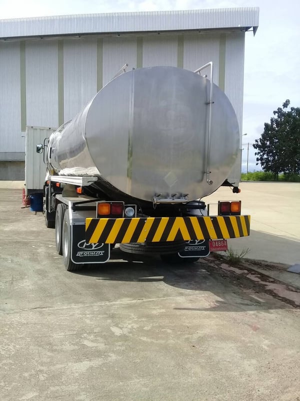 รถบรรทุกน้ำนมดิบ 18,000 ลิตร  ไกรสร 086-3516797