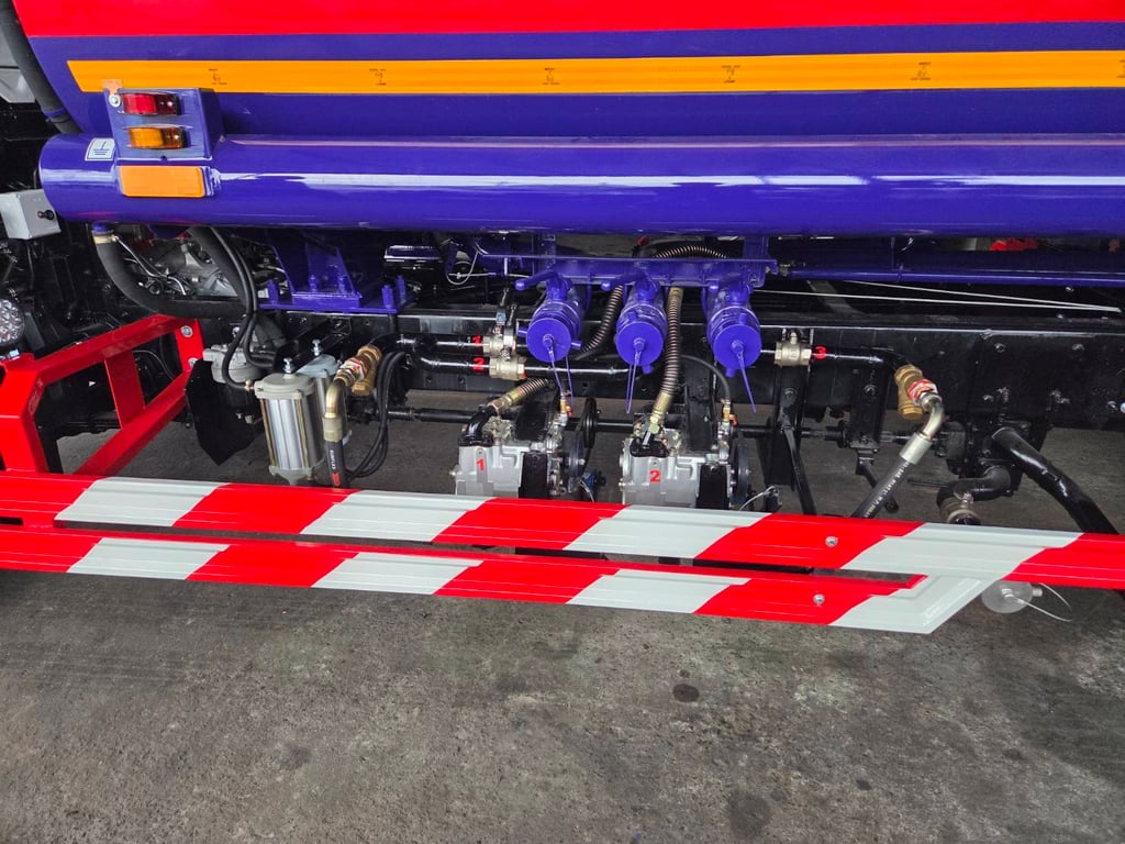 รถถังน้ำมัน 9,000 ลิตร พร้อมมิตเตอร์หัวจ่ายไกรสร 091-7838676