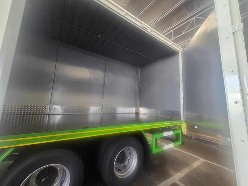 ฟรีดาวน์  0%  รถบรรทุกตู้แห้ง 10 บาน รับรถได้ทันที ไกรสร 086-3516797