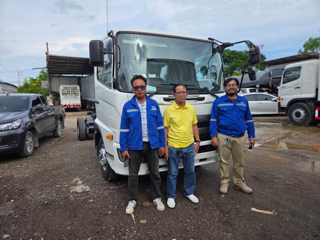 ขายด่วน รถบรรทุก ลิฟย์ท้าย ฟรีดาวน์ ไกรสร 091-7838676 , 086-3516797