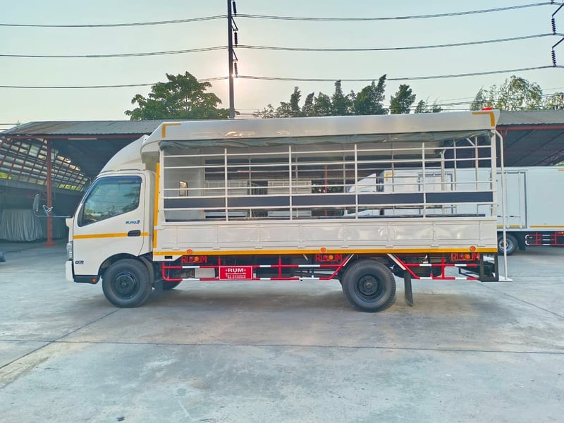 HINO XZU 150แรงม้า รถบรรทุก 6ล้อ สองแถว ปี2025 ไกรสร  086-3516797