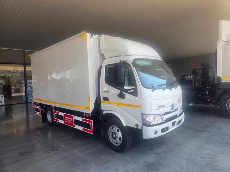 ฟรีดาวน์ รถบรรทุกตู้แห้ง EURO 5 ไกรสร 091-7838676  , 086-3516797