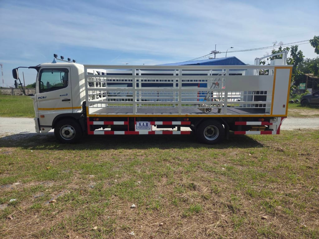 ขายด่วน รถบรรทุก ลิฟย์ท้าย ฟรีดาวน์ ไกรสร 091-7838676 , 086-3516797
