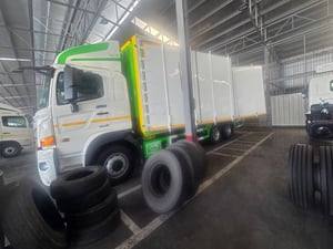 ฟรีดาวน์  0%  รถบรรทุกตู้แห้ง 10 บาน รับรถได้ทันที ไกรสร 086-3516797