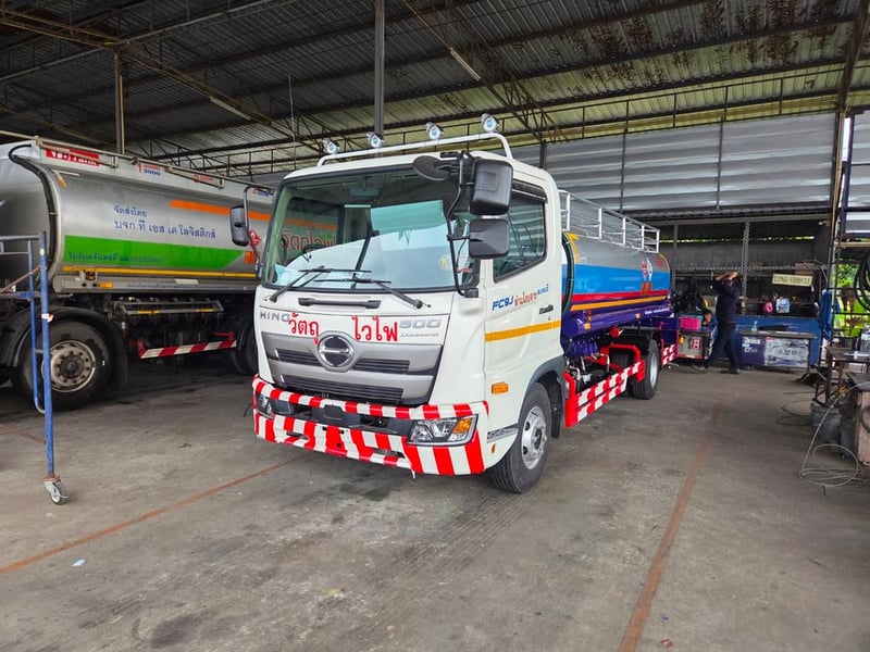 รถถังน้ำมัน 9,000 ลิตร พร้อมมิตเตอร์หัวจ่ายไกรสร 091-7838676 รถถังน้ำมัน 9,000 ลิตร พร้อมมิตเตอร์หัวจ่ายไกรสร 091-7838676