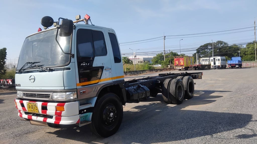 สิบล้อหัวคัซซี HINO FM1J 210แรง ปี 45 เครื่อง JO8C 2 เพลา แต่วิ่งเพลาเดียว ท้ายยาว 7.20 เมตร สิบล้อหัวคัซซี HINO FM1J 210แรง ปี 45 เครื่อง JO8C 2 เพลา แต่วิ่งเพลาเดียว ท้ายยาว 7.20 เมตร