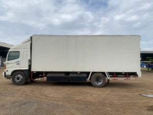 (หกล้อ) HINO ตู้ทึบ ตู้แห้ง รถก๊าซ NGV FG1J เครื่อง JO8C 220แรง ปี54 ตู้ยาว 7.20 เมตร (หกล้อ) HINO ตู้ทึบ ตู้แห้ง รถก๊าซ NGV FG1J เครื่อง JO8C 220แรง ปี54 ตู้ยาว 7.20 เมตร