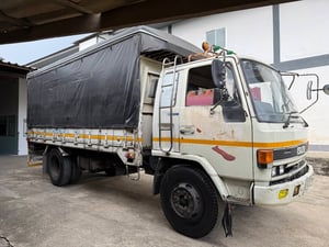 หกล้ออิชุซุ ISUZU FSR11 145แรง ปี 37กระบะยาว 5.5 เมตร กระบะเสริมข้างผ้าใบคุมภาพในสวยๆ