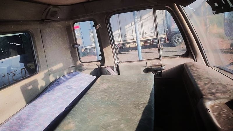 -🔰สิบล้อหัวลาก NISSAN UD CWM454 320 แรง ปี 47🔰-  เบรคแห้ง ปั้มสาย เกียร์เดิม หัวเดิมตามสภาพ แต่ยางแม็คใหม่ ภายในด้อยบ้าง เครื่องPF6 คัซซีดีเยี่ยม