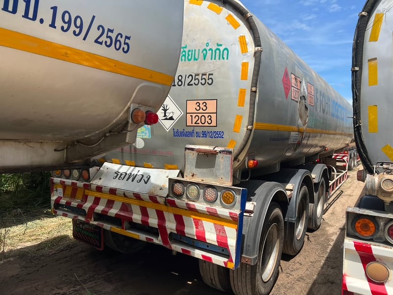 หางพวง3เพลา  หางบรรทุกน้ำมัน ดีเชล เบนซิน ก๊าซโซฮอล ท่อล่าง 5 ท่อ น้ำหนักบรรทุก 45,000 ลิตร