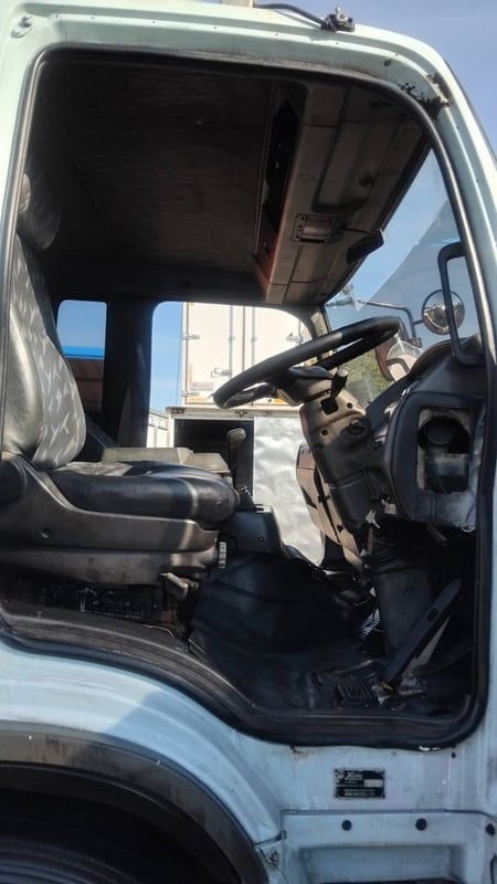 สิบล้อหัวคัซซี HINO FM1J 210แรง ปี 45 เครื่อง JO8C  2 เพลา แต่วิ่งเพลาเดียว ท้ายยาว 7.20 เมตร