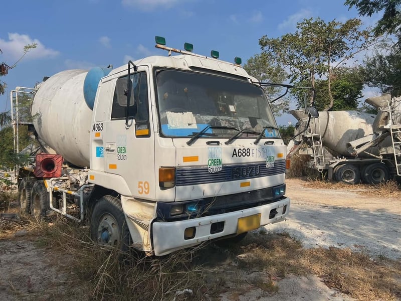 สิบล้อรถโม่ปูน 7 คิว ปีเก่า 35-39 เพลาเดียว อิซุ ฮิโน่ ยูดี 260แรง 275แรง - (ปล่อยขายตามสภาพ)