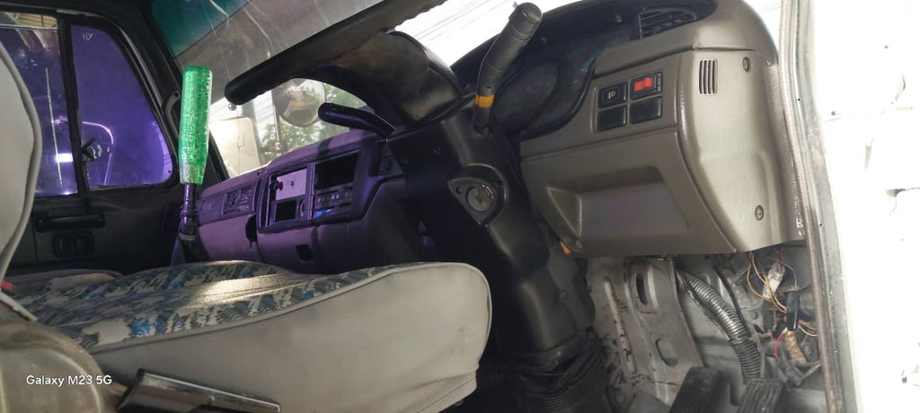 หกล้อหัวลาก NISSAN UD 210 PKB แรง ปี50
