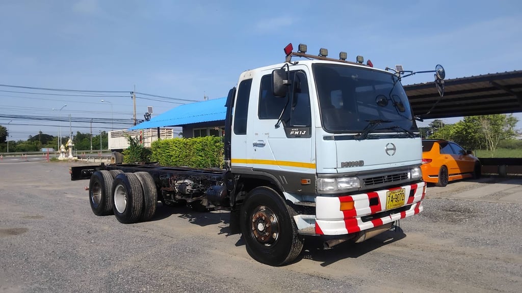 สิบล้อหัวคัซซี HINO FM1J 210แรง ปี 45 เครื่อง JO8C 2 เพลา แต่วิ่งเพลาเดียว ท้ายยาว 7.20 เมตร สิบล้อหัวคัซซี HINO FM1J 210แรง ปี 45 เครื่อง JO8C 2 เพลา แต่วิ่งเพลาเดียว ท้ายยาว 7.20 เมตร