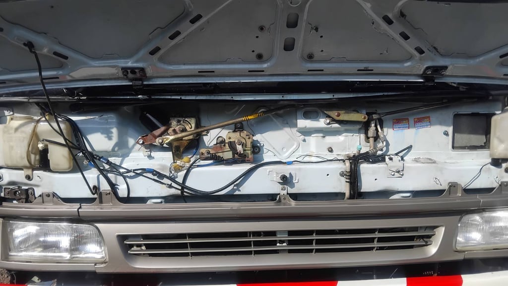 สิบล้อหัวคัซซี HINO FM1J 210แรง ปี 45 เครื่อง JO8C 2 เพลา แต่วิ่งเพลาเดียว ท้ายยาว 7.20 เมตร สิบล้อหัวคัซซี HINO FM1J 210แรง ปี 45 เครื่อง JO8C 2 เพลา แต่วิ่งเพลาเดียว ท้ายยาว 7.20 เมตร