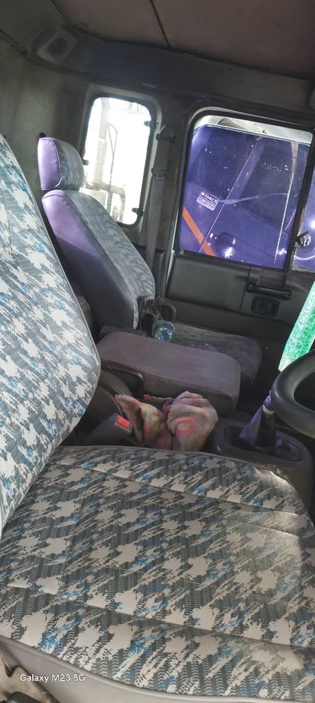หกล้อหัวลาก NISSAN UD 210 PKB แรง ปี50