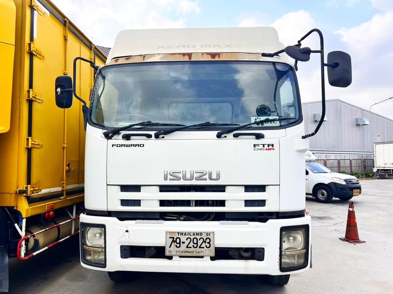 หกล้อตู้สิบบาน รถก๊าซ ISUZU FTR 220 แรง ปี 54-55