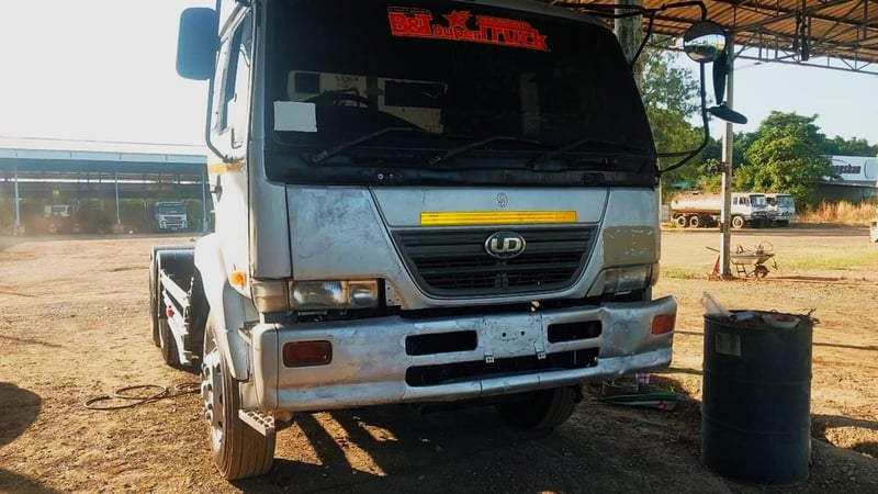 -🔰สิบล้อหัวลาก NISSAN UD CWM454 320 แรง ปี 47🔰-  เบรคแห้ง ปั้มสาย เกียร์เดิม หัวเดิมตามสภาพ แต่ยางแม็คใหม่ ภายในด้อยบ้าง เครื่องPF6 คัซซีดีเยี่ยม