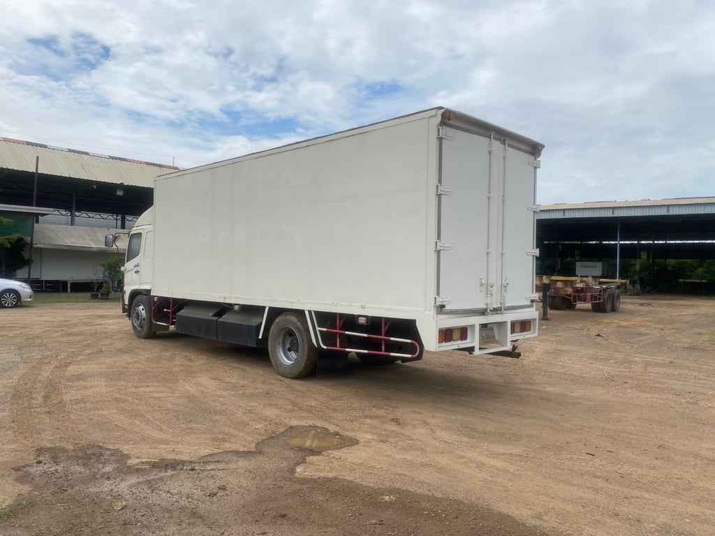(หกล้อ) HINO ตู้ทึบ ตู้แห้ง รถก๊าซ NGV FG1J เครื่อง JO8C 220แรง ปี54 ตู้ยาว 7.20 เมตร (หกล้อ) HINO ตู้ทึบ ตู้แห้ง รถก๊าซ NGV FG1J เครื่อง JO8C 220แรง ปี54 ตู้ยาว 7.20 เมตร