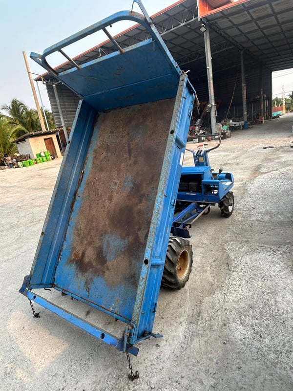 ขายรถบรรทุกการเกษตร เก่าญี่ปุ่น 4x4 ยกดั๊มได้ เครื่องยนต์สตาร์ท สนใจโทร061-6532306