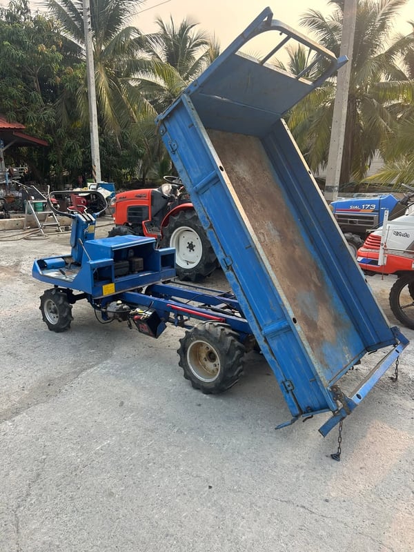 ขายรถบรรทุกการเกษตร เก่าญี่ปุ่น 4x4 ยกดั๊มได้ เครื่องยนต์สตาร์ท สนใจโทร061-6532306