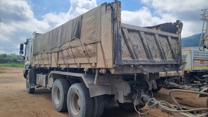 ISUZU FXZ 360แรงม้า รถบรรทุก 10ล้อ พ่วงแม่ลูก ปี2010 ISUZU FXZ 360แรงม้า รถบรรทุก 10ล้อ พ่วงแม่ลูก ปี2010