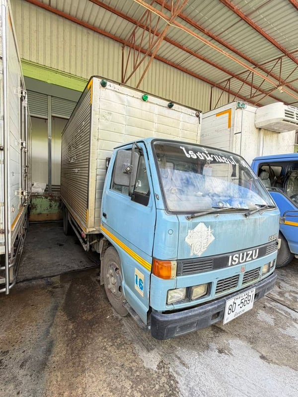 ISUZU NKR 110แรงม้า รถบรรทุก 4ล้อ ตู้เย็น ปี1994