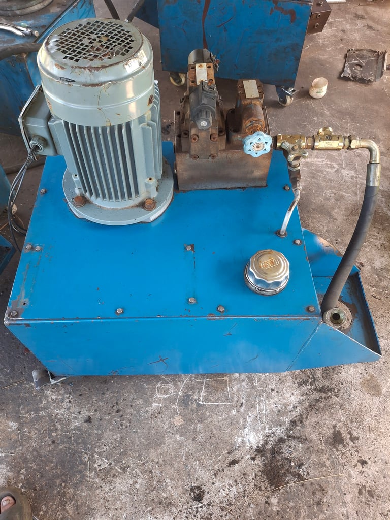 ขายเหมา4ชุด ชุดละ7,500บาท ปั้มไฮดรอลิคมอเตอร์4แรงไฟ380vใช้งานปกติ พร้อมถ้งขนาด80ลิตร หรือจะแยกตัวไหนสอบถามได้ อยู่วัฒนานคร จ.สระแก้ว โทร0850915223 ขายเหมา4ชุด ชุดละ7,500บาท ปั้มไฮดรอลิคมอเตอร์4แรงไฟ380vใช้งานปกติ พร้อมถ้งขนาด80ลิตร หรือจะแยกตัวไหนสอบถามได้ อยู่วัฒนานคร จ.สระแก้ว โทร0850915223