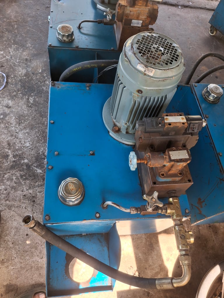 ขายเหมา4ชุด ชุดละ7,500บาท ปั้มไฮดรอลิคมอเตอร์4แรงไฟ380vใช้งานปกติ พร้อมถ้งขนาด80ลิตร หรือจะแยกตัวไหนสอบถามได้ อยู่วัฒนานคร จ.สระแก้ว โทร0850915223 ขายเหมา4ชุด ชุดละ7,500บาท ปั้มไฮดรอลิคมอเตอร์4แรงไฟ380vใช้งานปกติ พร้อมถ้งขนาด80ลิตร หรือจะแยกตัวไหนสอบถามได้ อยู่วัฒนานคร จ.สระแก้ว โทร0850915223