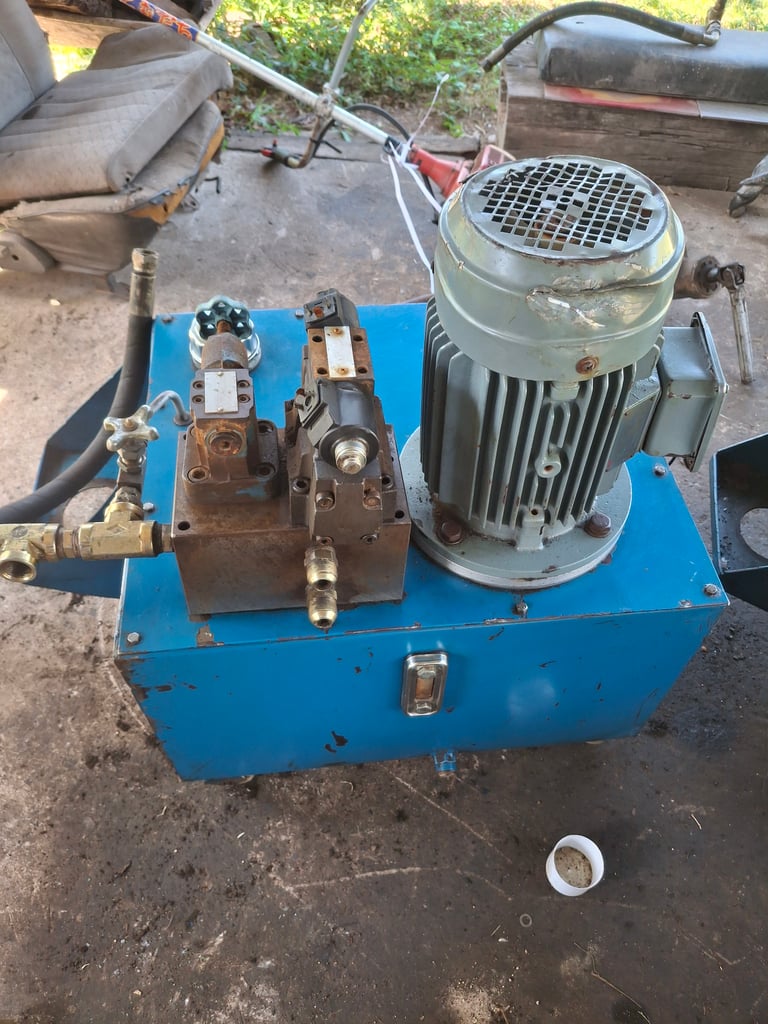 ขายเหมา4ชุด ชุดละ7,500บาท ปั้มไฮดรอลิคมอเตอร์4แรงไฟ380vใช้งานปกติ พร้อมถ้งขนาด80ลิตร หรือจะแยกตัวไหนสอบถามได้ อยู่วัฒนานคร จ.สระแก้ว โทร0850915223 ขายเหมา4ชุด ชุดละ7,500บาท ปั้มไฮดรอลิคมอเตอร์4แรงไฟ380vใช้งานปกติ พร้อมถ้งขนาด80ลิตร หรือจะแยกตัวไหนสอบถามได้ อยู่วัฒนานคร จ.สระแก้ว โทร0850915223