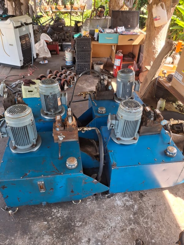 ขายเหมา4ชุด ชุดละ7,500บาท ปั้มไฮดรอลิคมอเตอร์4แรงไฟ380vใช้งานปกติ พร้อมถ้งขนาด80ลิตร  หรือจะแยกตัวไหนสอบถามได้ อยู่วัฒนานคร จ.สระแก้ว โทร0850915223