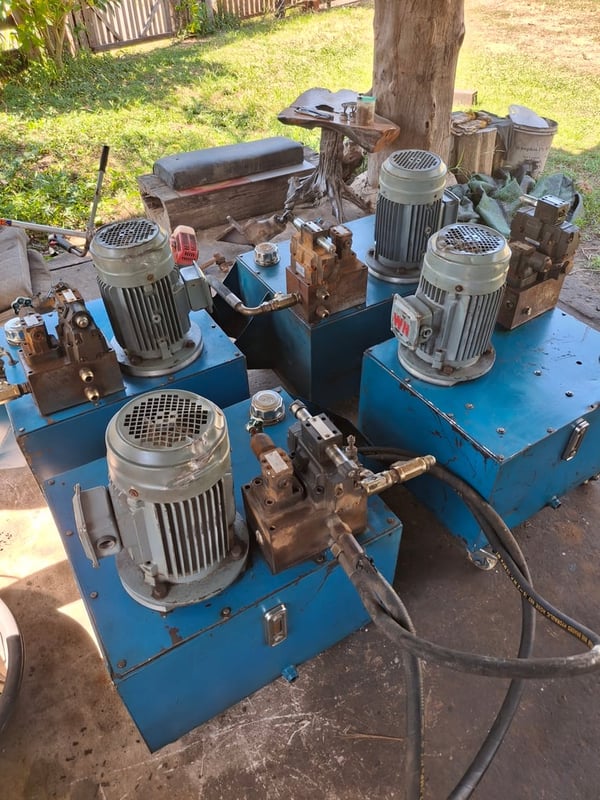 ขายเหมา4ชุด ชุดละ7,500บาท ปั้มไฮดรอลิคมอเตอร์4แรงไฟ380vใช้งานปกติ พร้อมถ้งขนาด80ลิตร  หรือจะแยกตัวไหนสอบถามได้ อยู่วัฒนานคร จ.สระแก้ว โทร0850915223