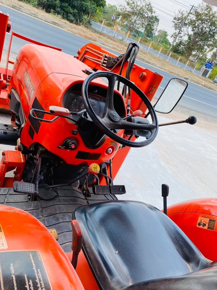 รถไถคูโบต้า KUBOTA 47แรง ชุดบุ้งกี๋ LA588 ติดเครื่องตัดหญ้าท้ายรถ รถไถคูโบต้า KUBOTA 47แรง ชุดบุ้งกี๋ LA588 ติดเครื่องตัดหญ้าท้ายรถ