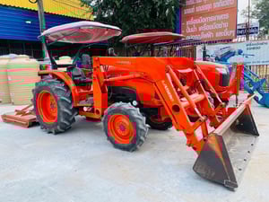รถไถคูโบต้า KUBOTA 47แรง ชุดบุ้งกี๋ LA588 ติดเครื่องตัดหญ้าท้ายรถ