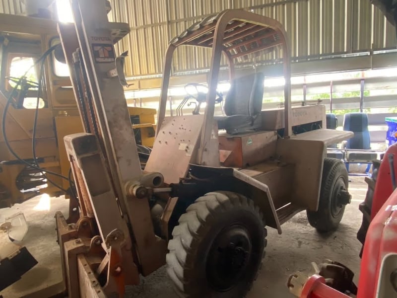 รถโฟล์คลิฟ TOYOTA โฟวิล 2.5ตัน ขับเคลื่อน 4 ล้อ