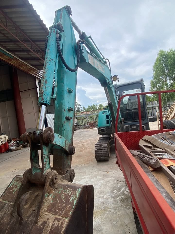 รถแมคโค KOBELCO SC60-C รถแมคโค KOBELCO SC60-C