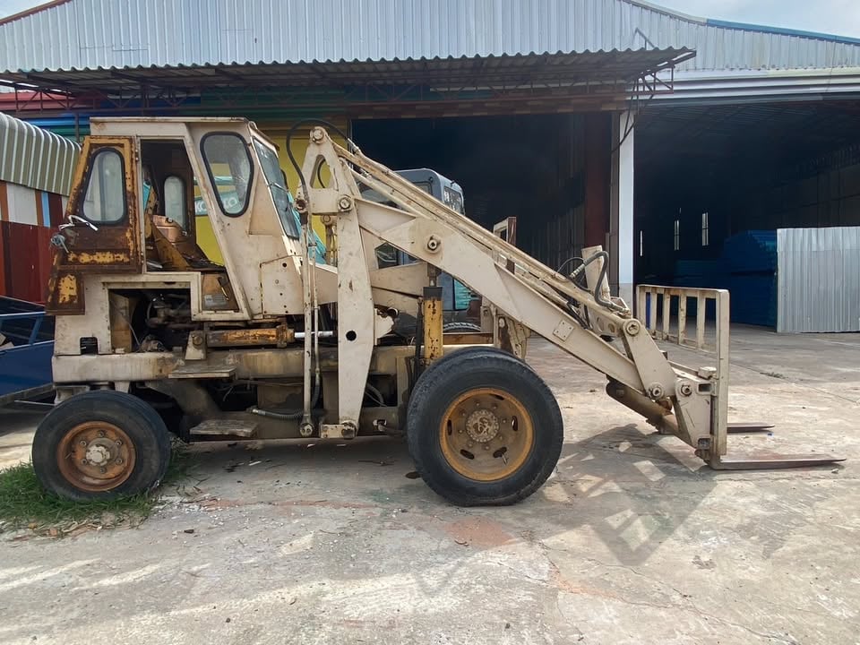 รถตักงาโฟล์คลิฟ KOMATSU SD20 รถตักงาโฟล์คลิฟ KOMATSU SD20