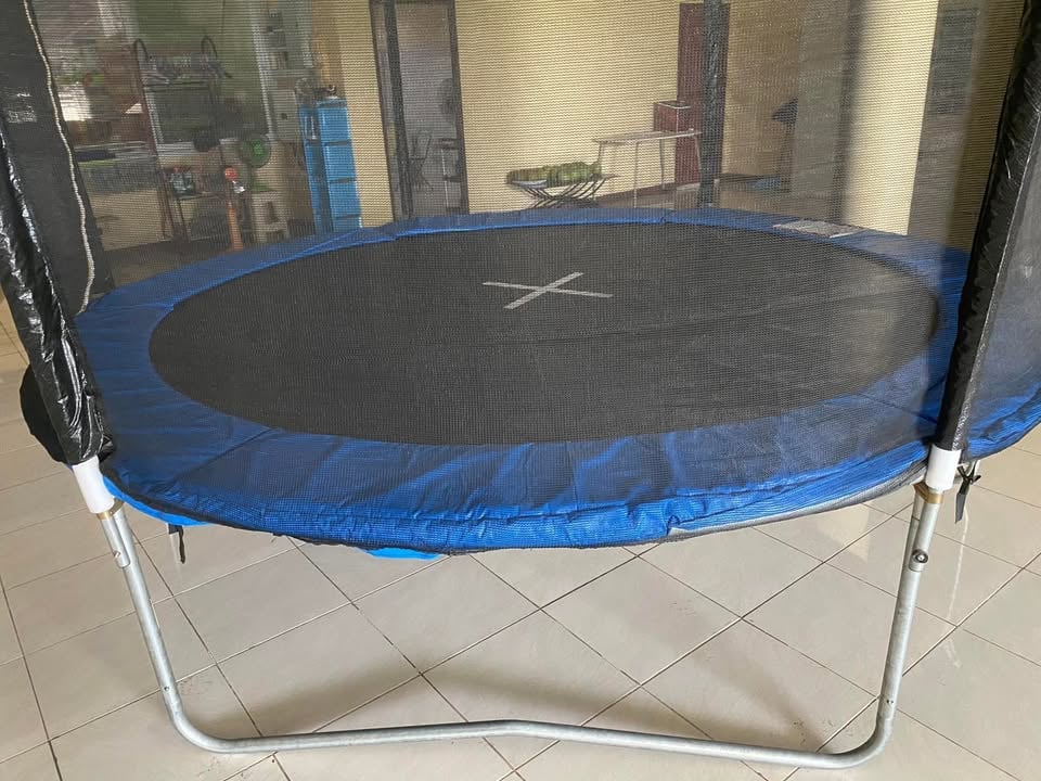 แทรมโพลีน