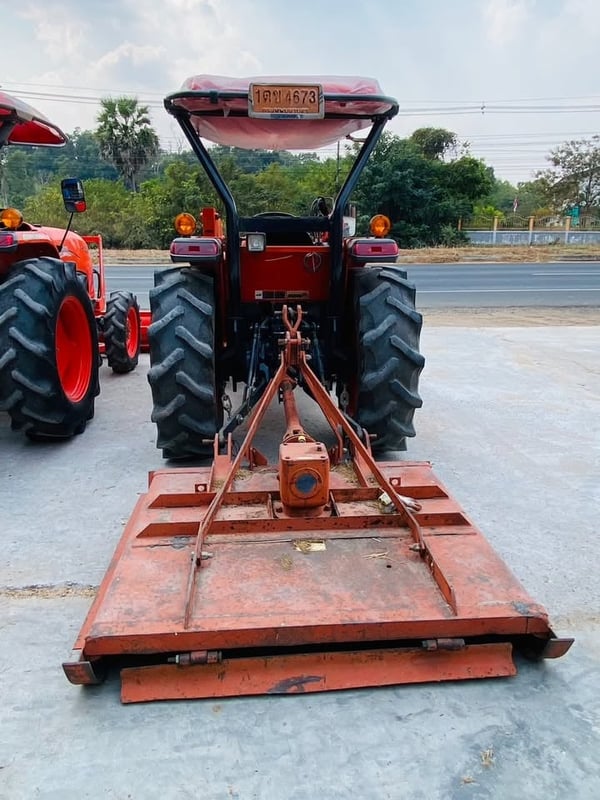 รถไถคูโบต้า KUBOTA 47แรง ชุดบุ้งกี๋ LA588 ติดเครื่องตัดหญ้าท้ายรถ